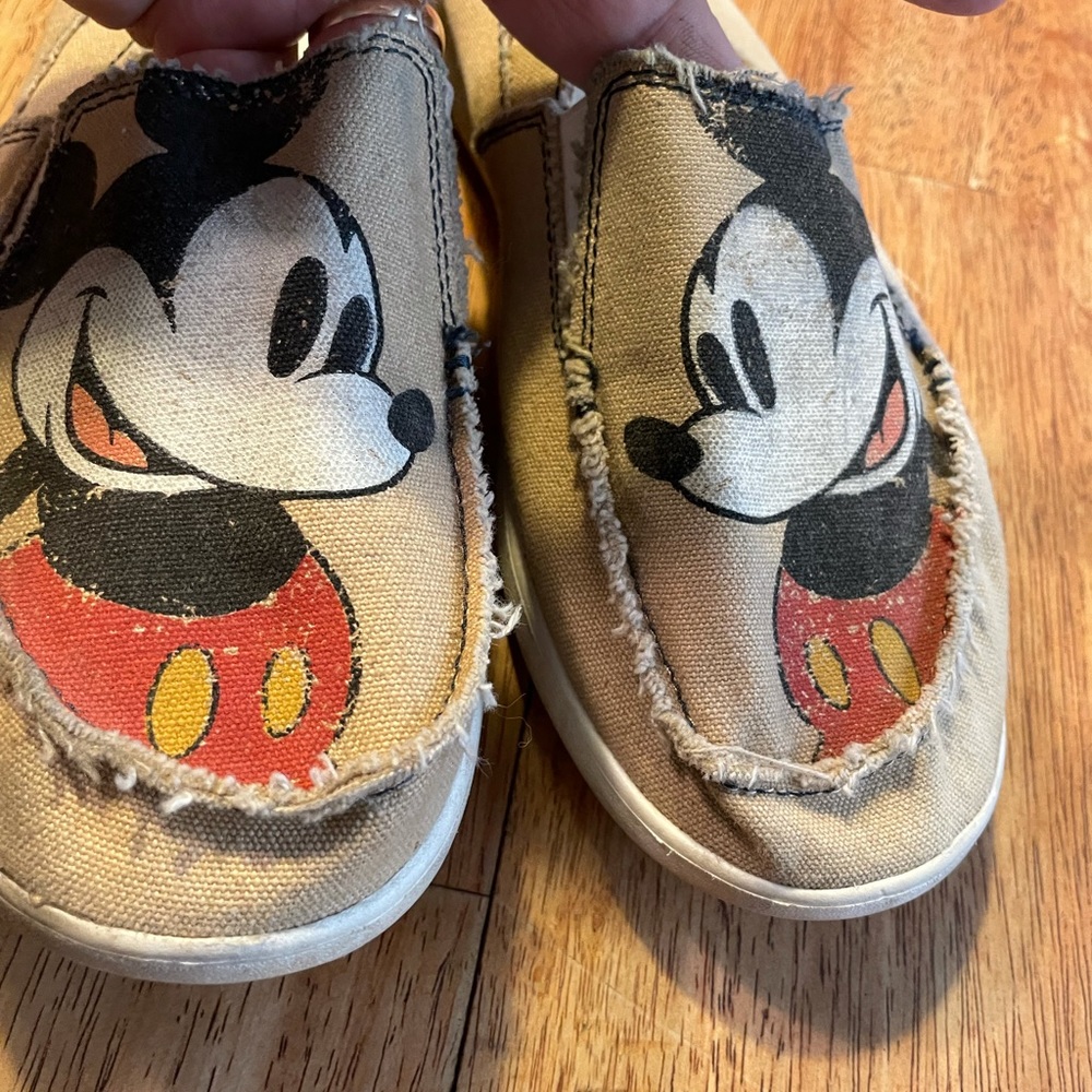 Mickey Mouse Crocs Disney women’s 11